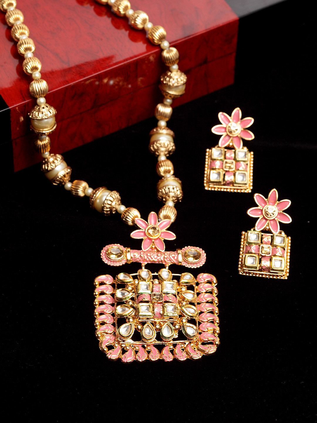 PANASH Gold-Plated Peach-Coloured & White Kundan Studded Jewellery Set