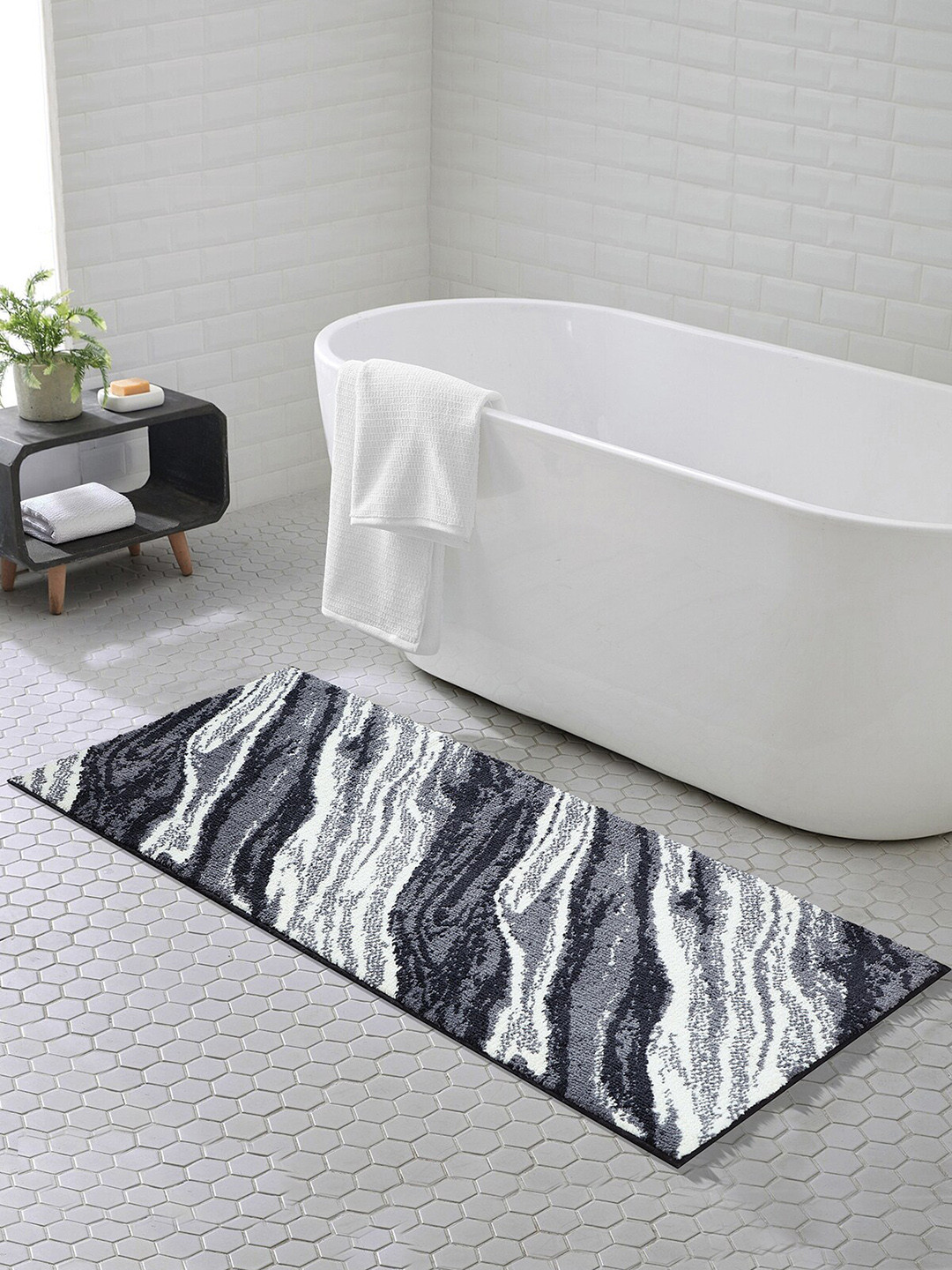 OBSESSIONS Grey & White Abstract Anti-Skid 1800GSM Bath Rug