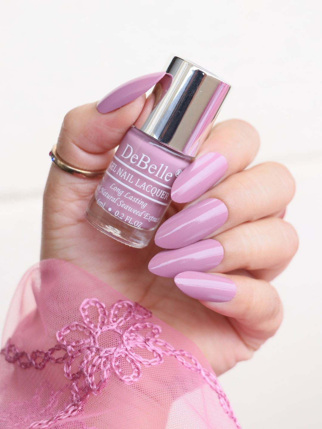 DeBelle Long Lasting Gel Nail Lacquer with Seaweed Extract - Glamorous Jessica 6 ml