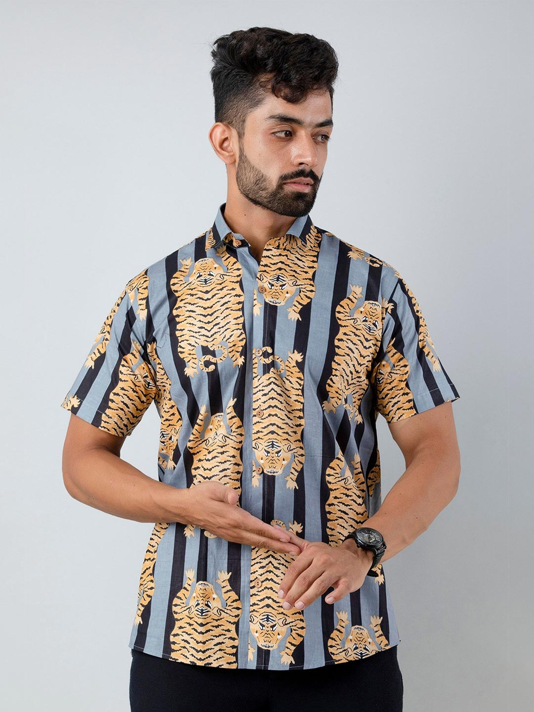 Firangi Yarn Men Grey Animal Printed Cotton Standard Casual Shirt