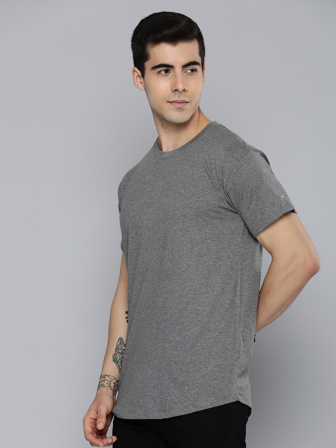 Harvard Men Grey Solid Slim Fit T-shirt