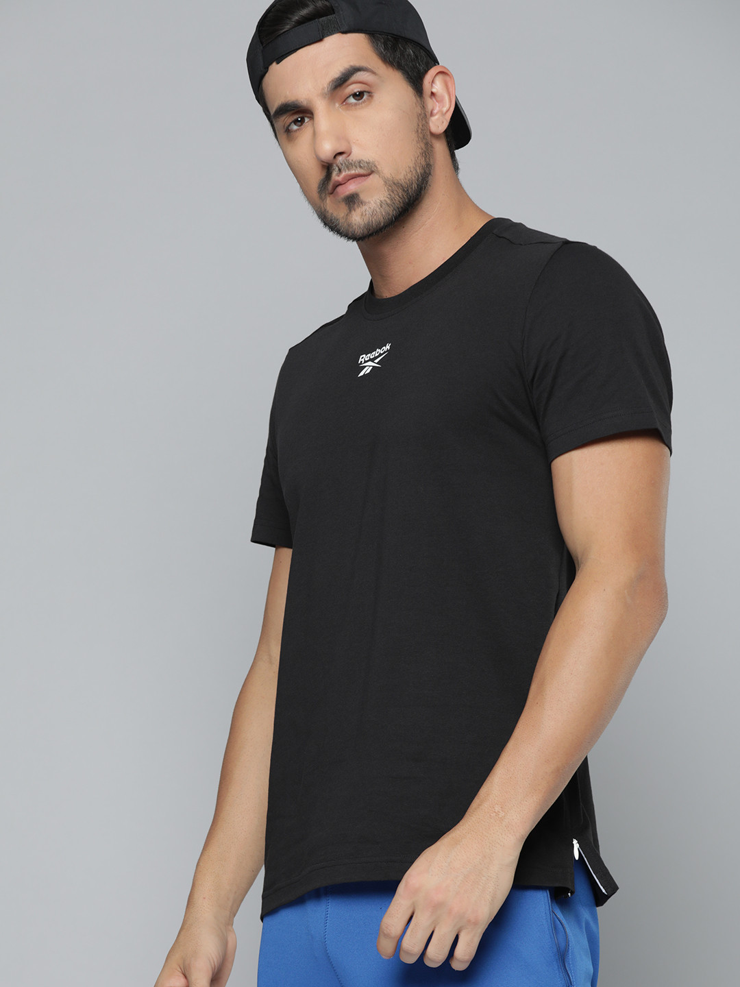 Reebok Men Black Pure Cotton Brand Logo Printed Slim Fit T-shirt