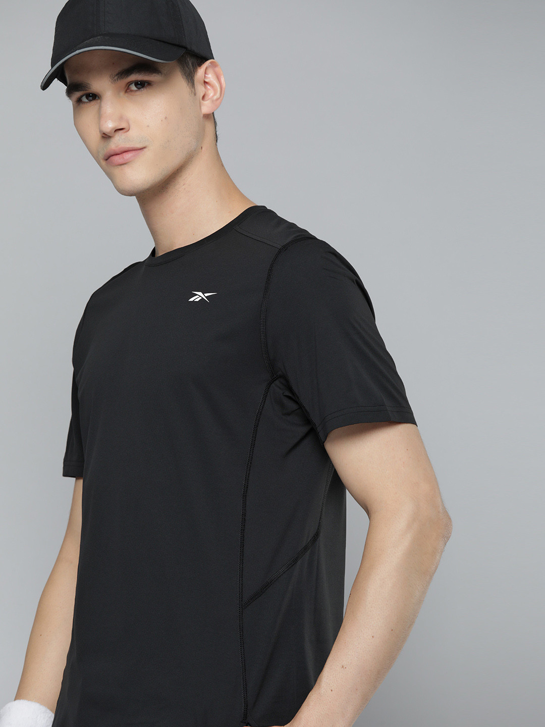 Reebok Men Black United By Fitness MoveSoft Brand Logo Printed Slim Fit T-shirt