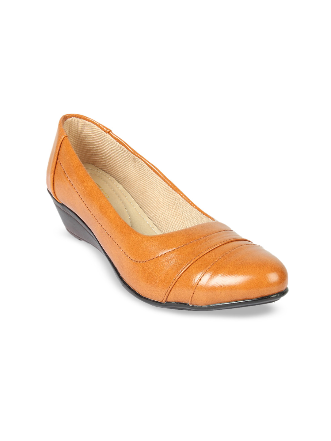 XE Looks Tan Textured Wedge Pumps