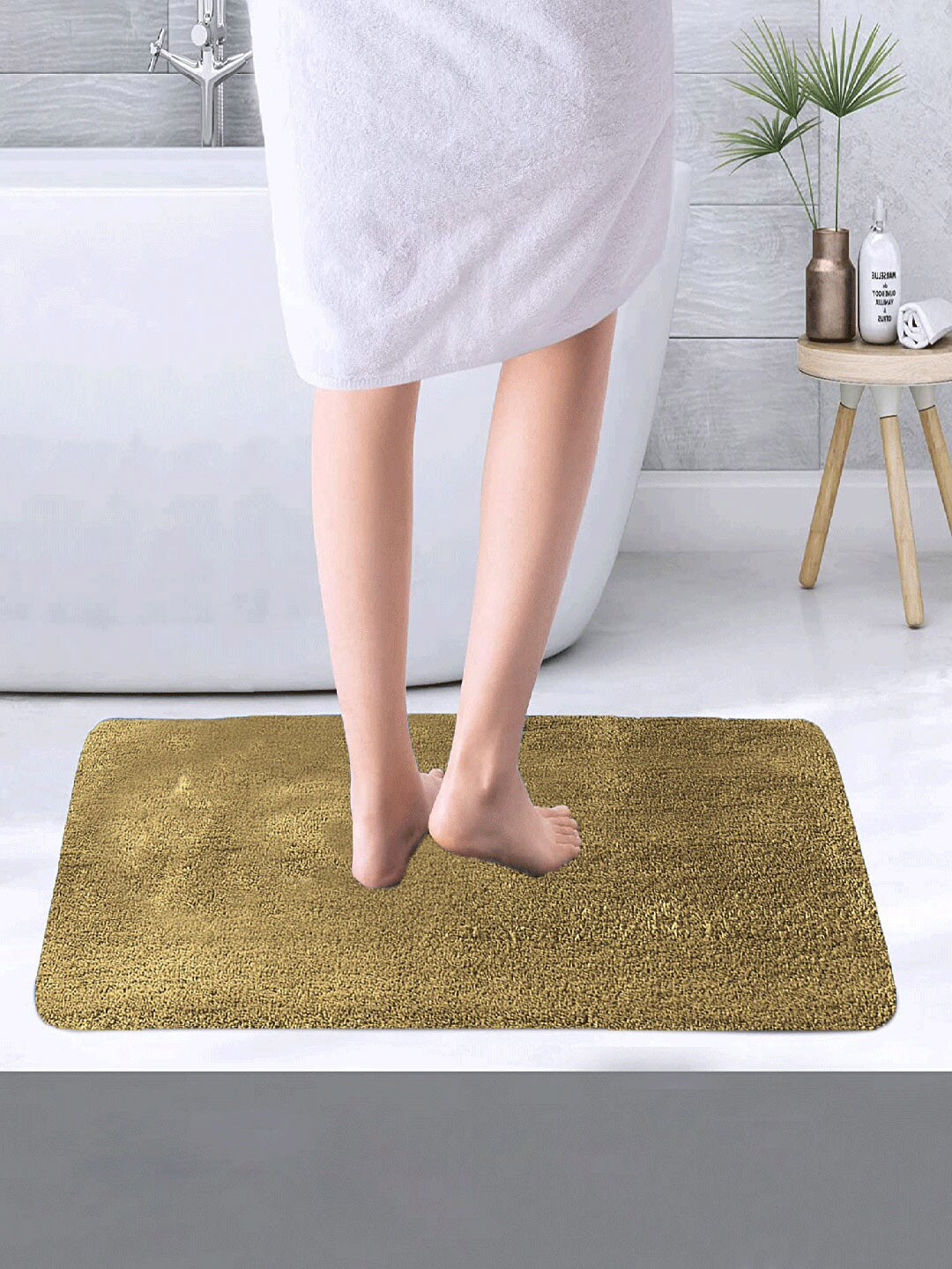 LUXEHOME INTERNATIONAL Gold Coloured Solid Anti-Skid Doormats