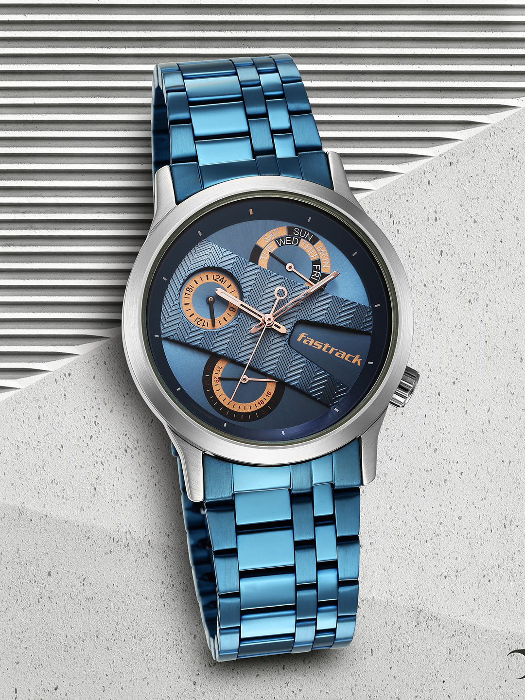 Fastrack Men Brass Mother of Pearl Dial & Stainless Steel Bracelet Style Straps Analogue Watch 3281KM02