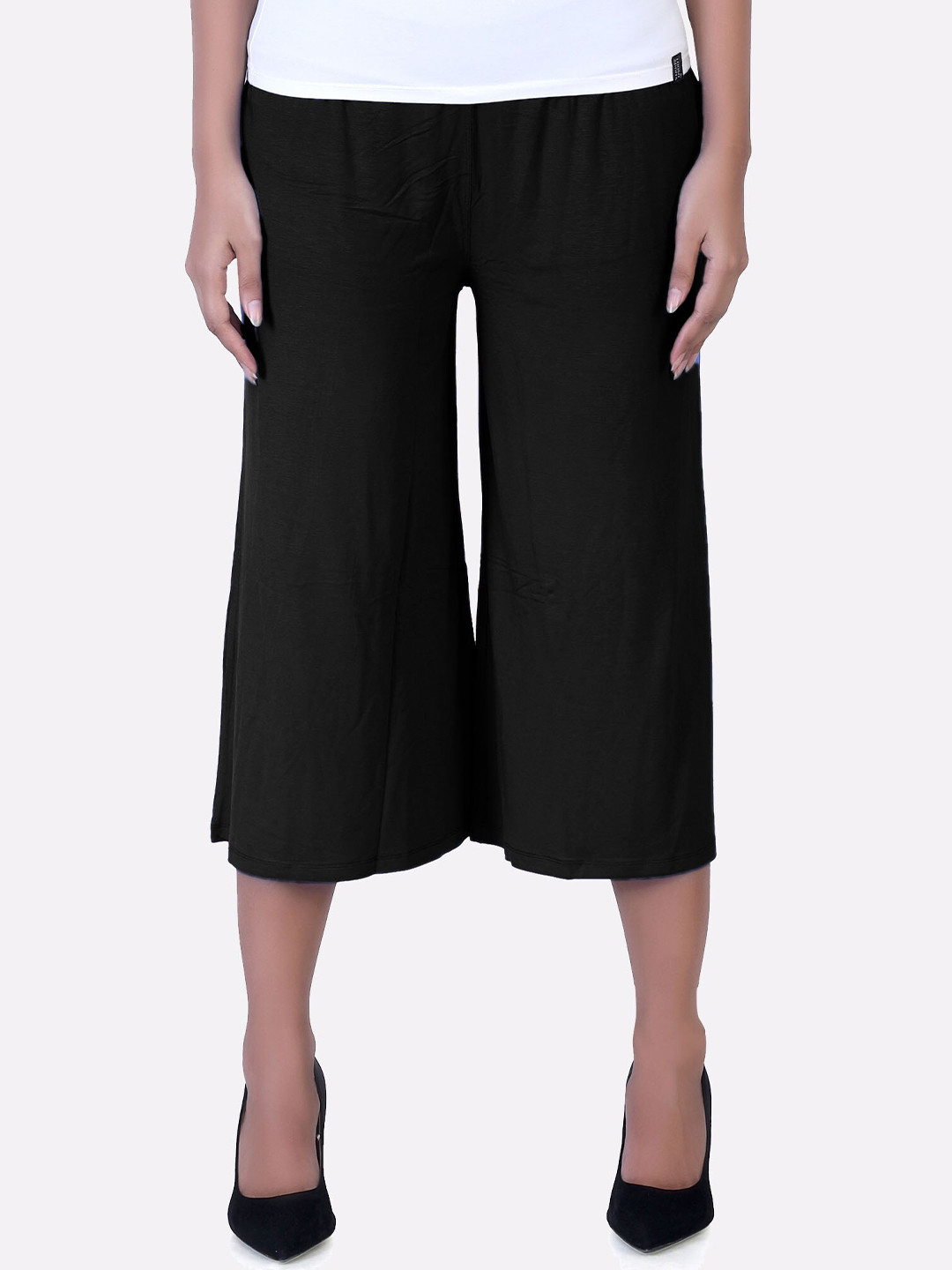 LAASA SPORTS Women Black Knitted Cropped Palazzos