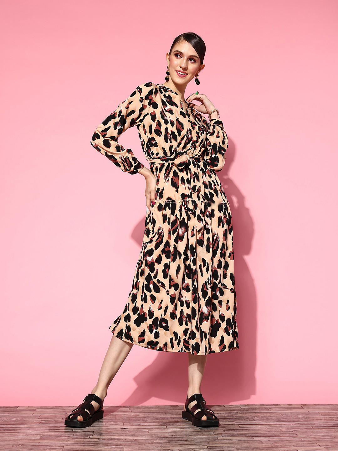 plusS Women Classic Beige Abstract Vacay Attire