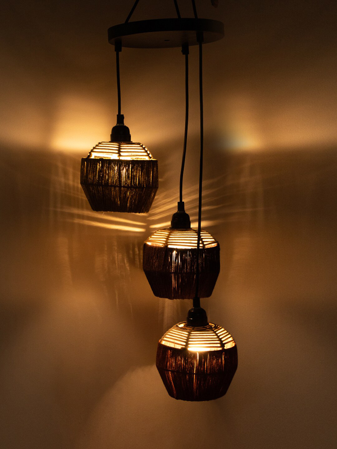 ExclusiveLane Jute Flares Handwoven Adjustable Chandelier With Hanging Lamp Shades