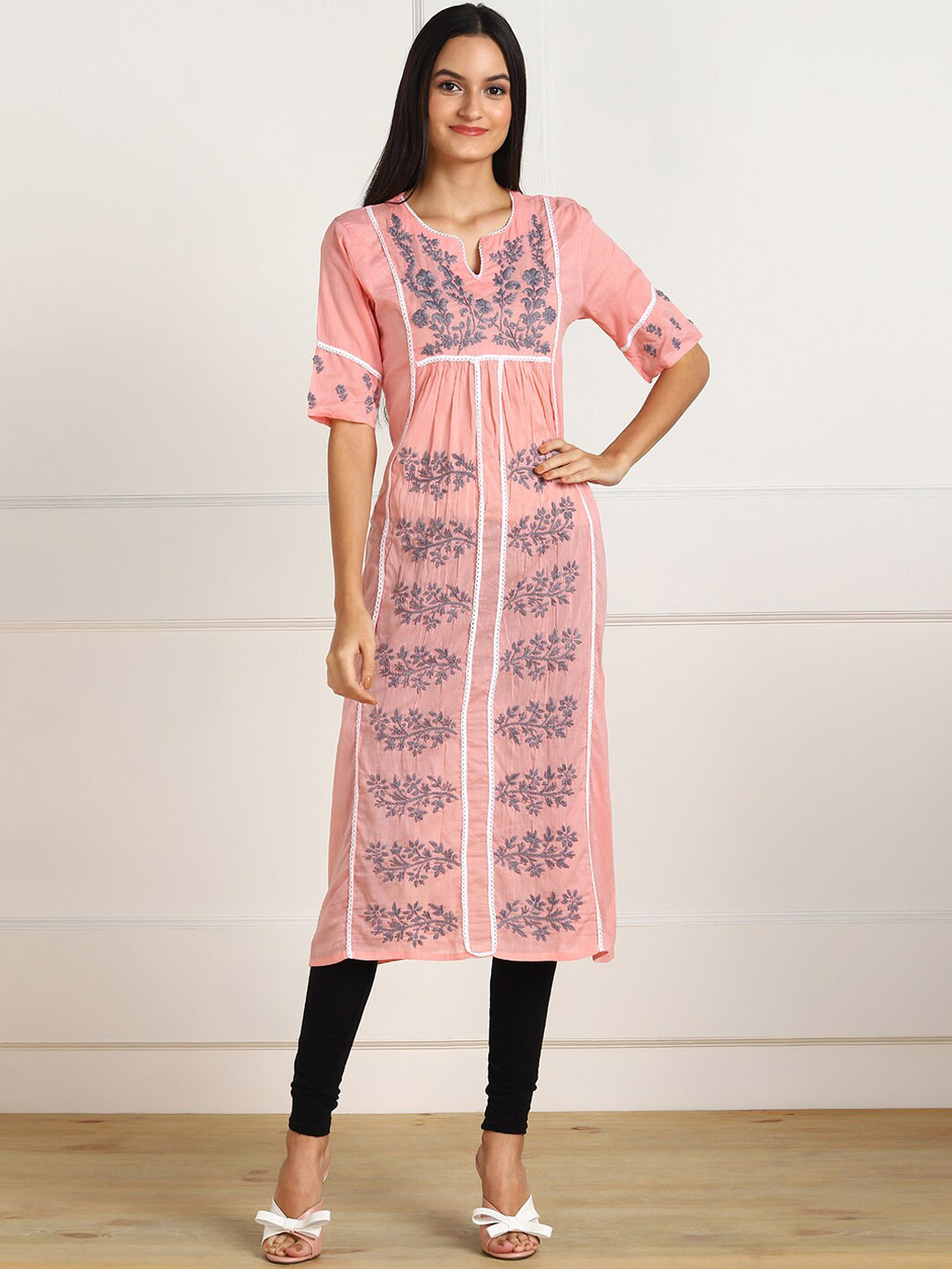 VAHSON Women Peach-Coloured & Blush Chikankari Kurta