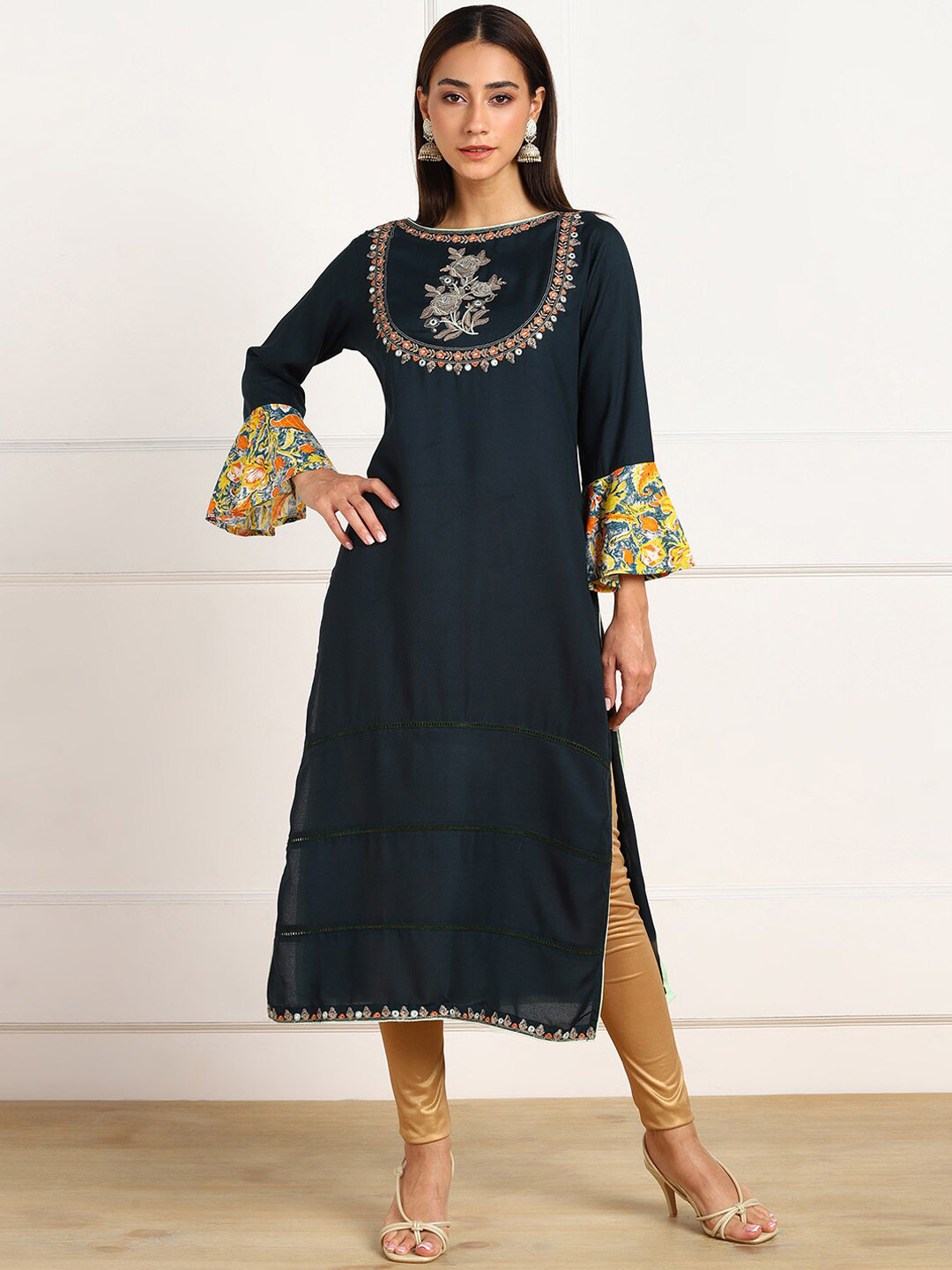 VAHSON Women Green & dark gunmetal Floral Chikankari Embroidered Flared Sleeves Kurta