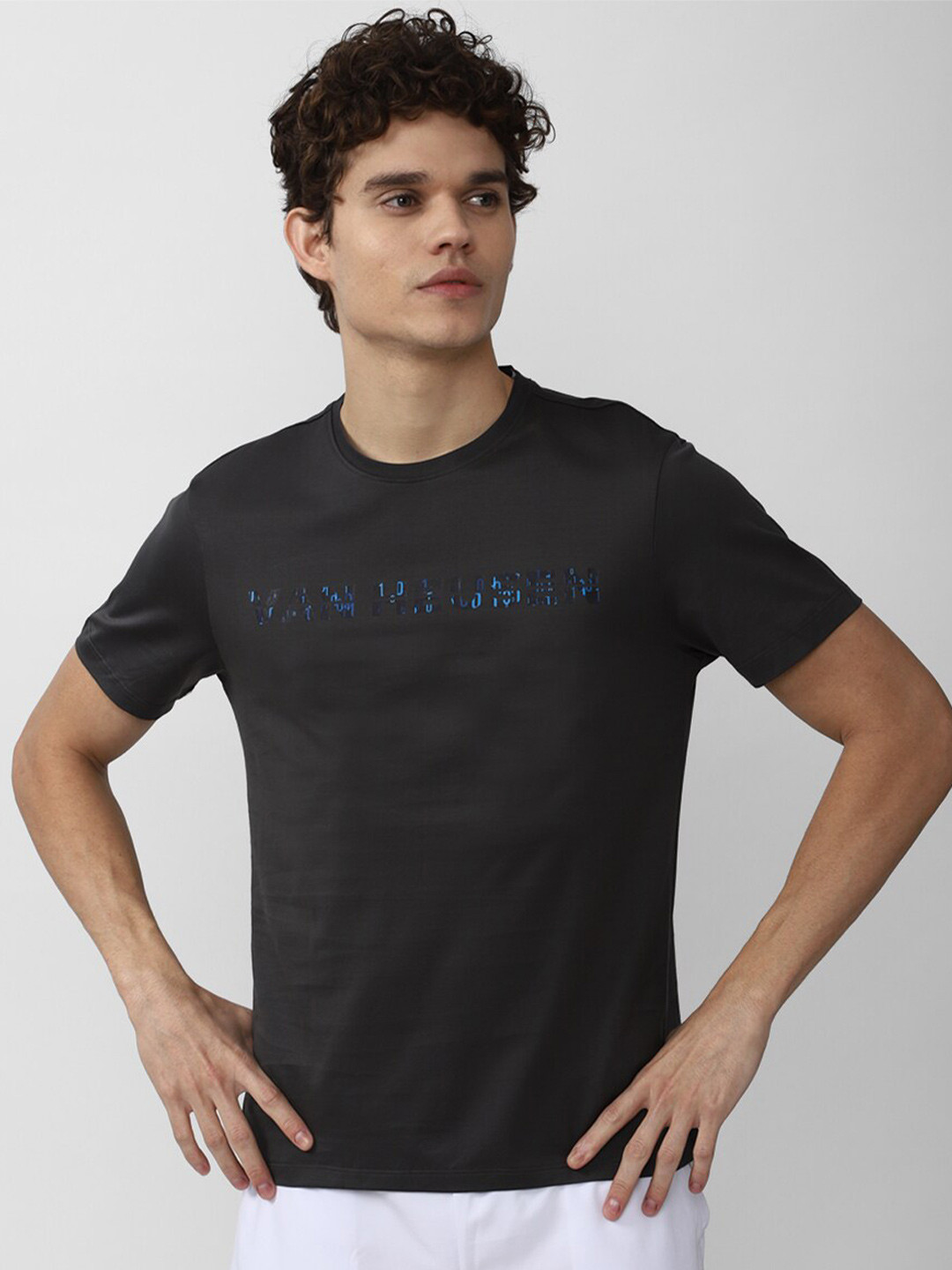 Van Heusen Flex Men Grey Typography Printed Slim Fit T-shirt