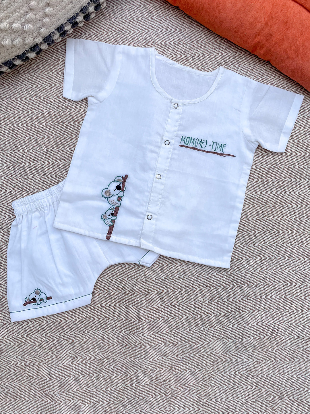 Bhaakur Unisex Kids White Clothing Set