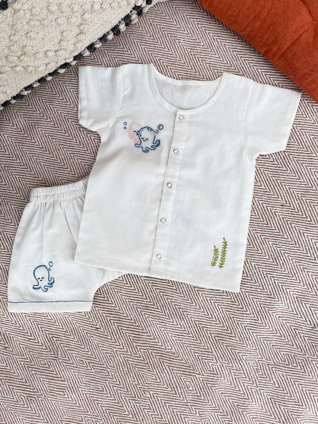 Bhaakur Unisex Kids White Jhablas