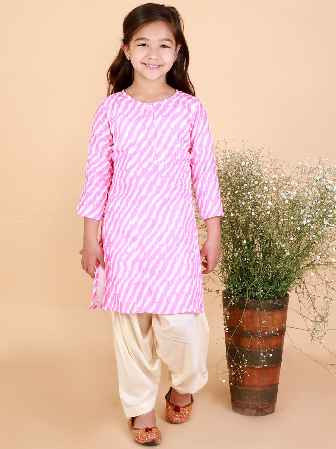 VASTRAMAY Girls Pink Sequinned Kurta And Patiala Set