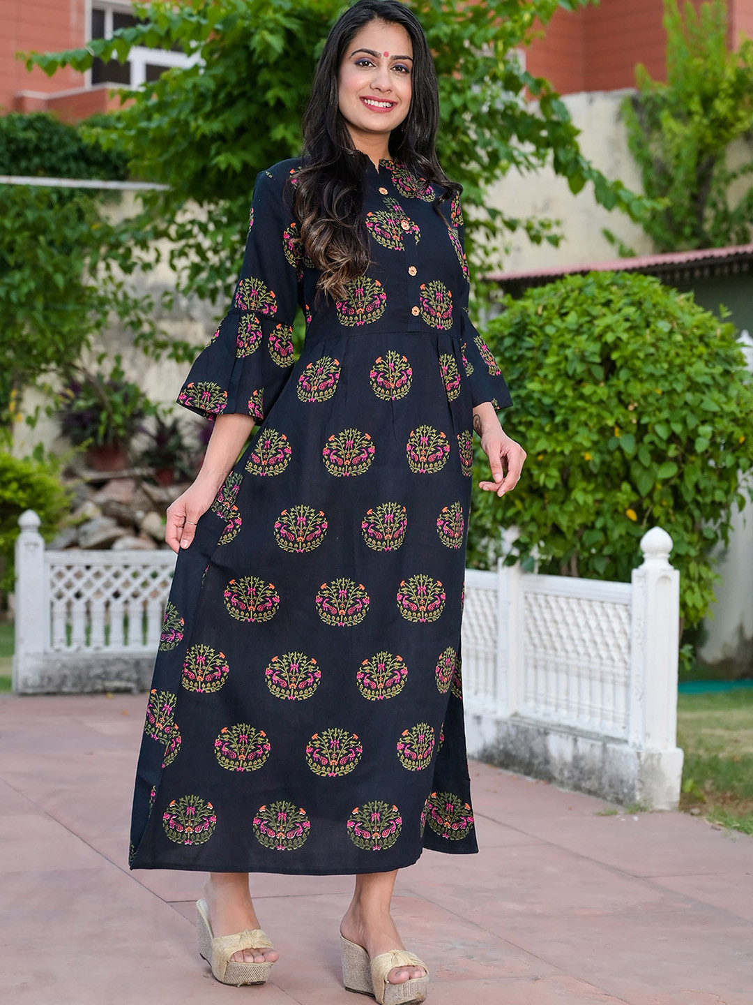 DORIYA Women Black & dark sapphire Floral Printed Flared Sleeves Thread Work Kurta