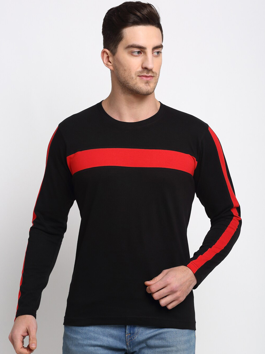 Friskers Men Black & rich black Colourblocked Applique Slim Fit T-shirt