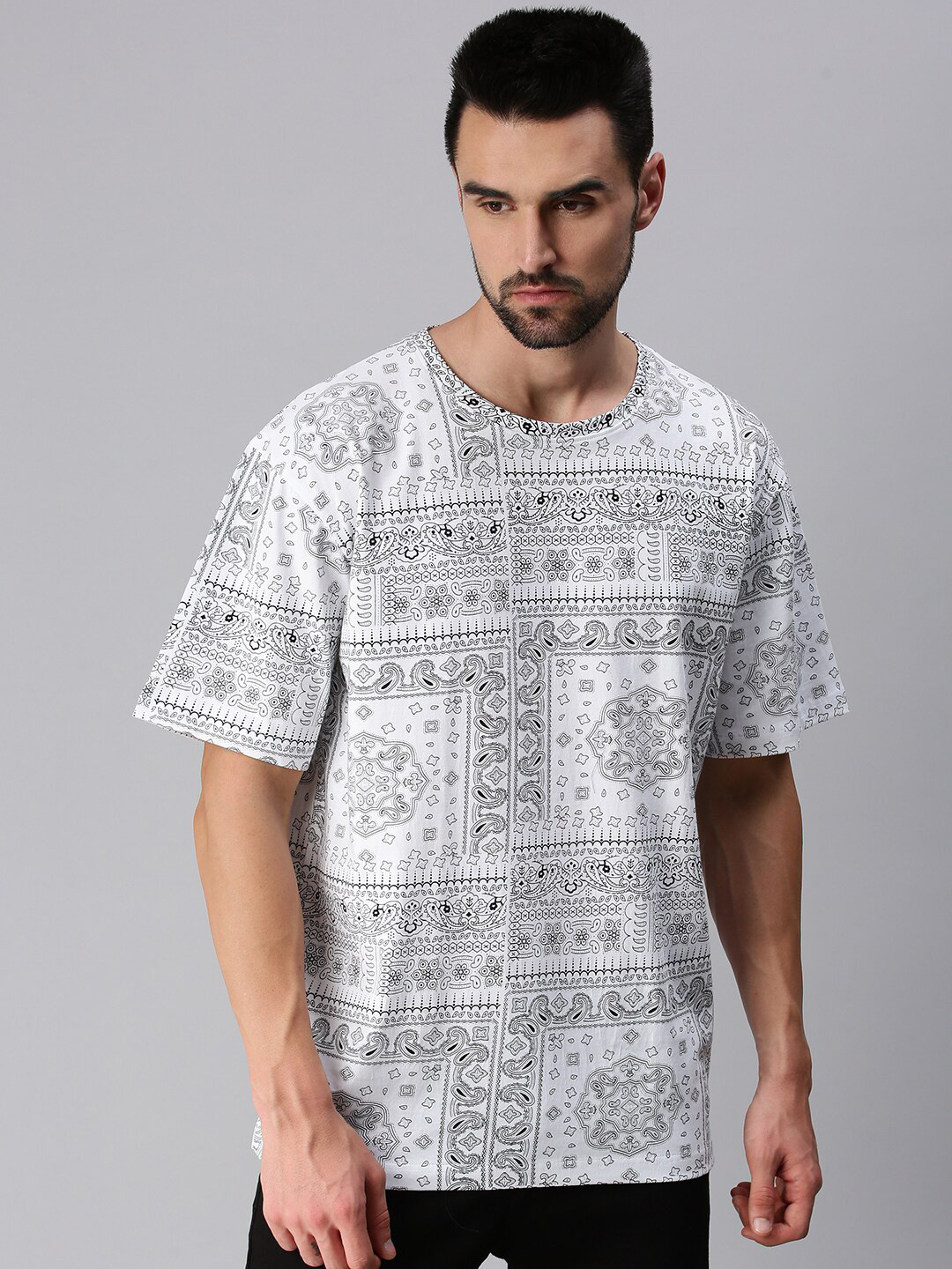 VEIRDO Men White All Over Paisly Printed Pure Cotton Oversized T-shirt