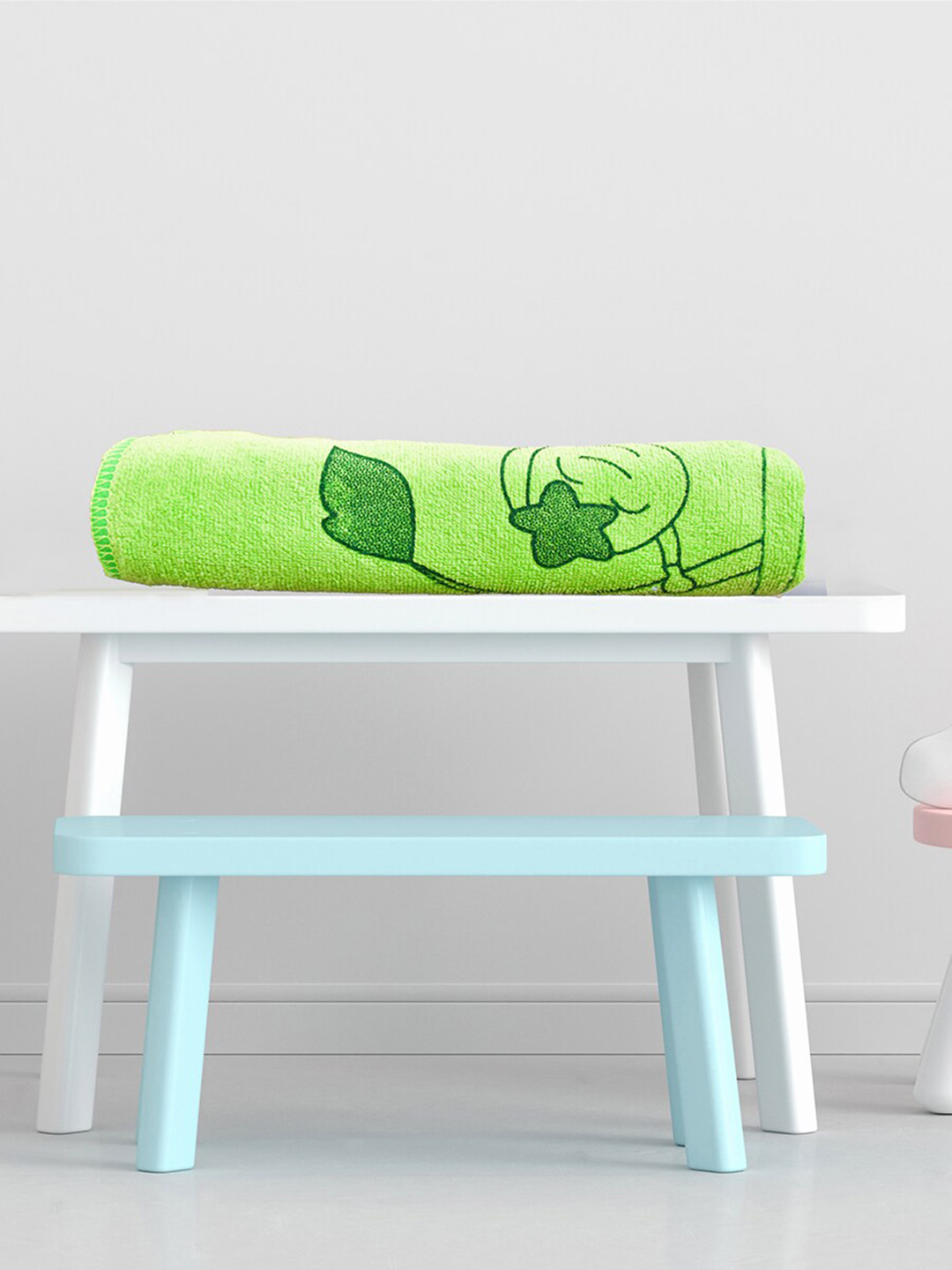 The Little Lookers  Kids Green Printed 354 GSM Bath Towels