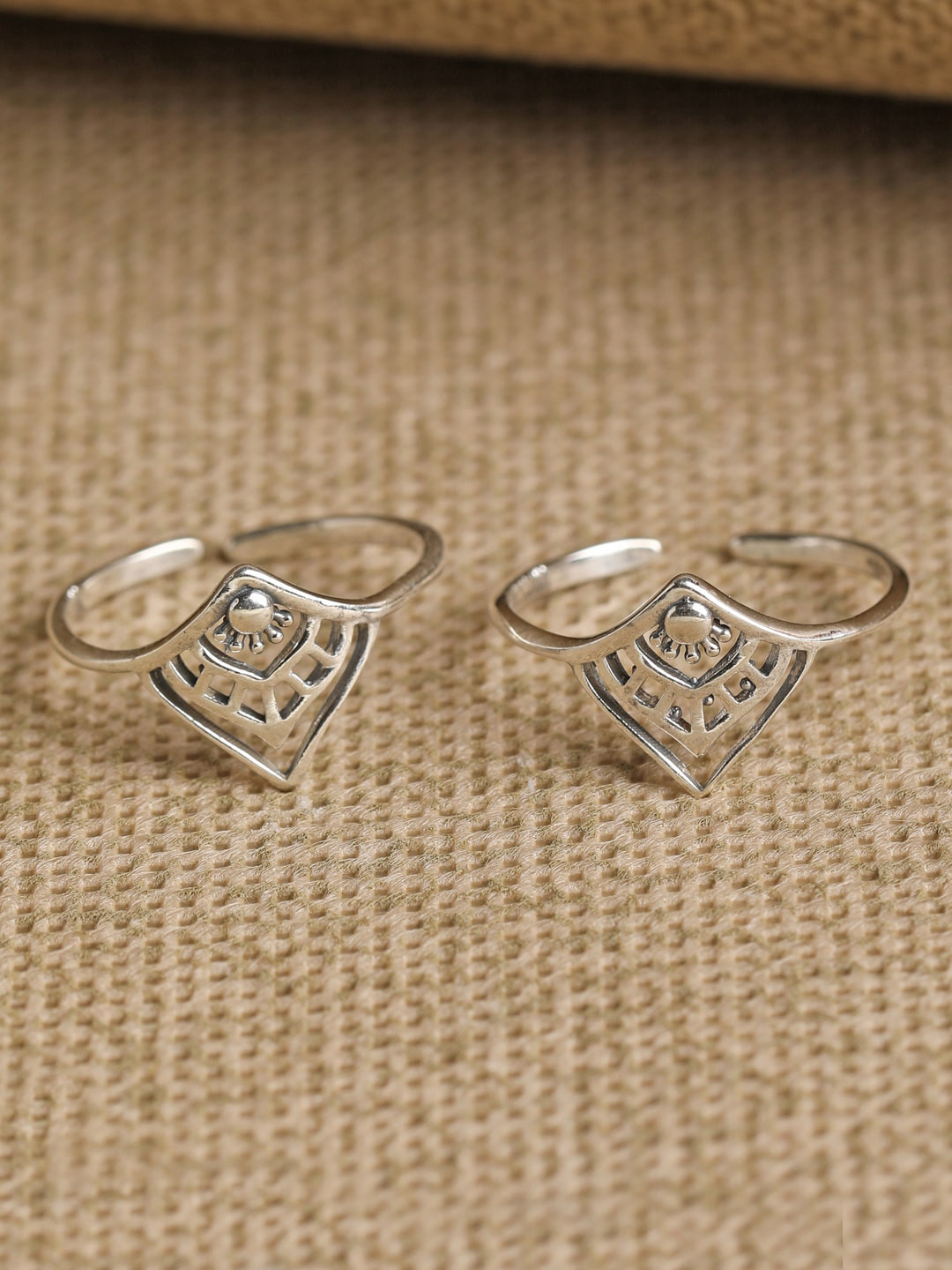 Clara Women Set Of 2 Oxidized Silver-Toned Enameled Toe Rings