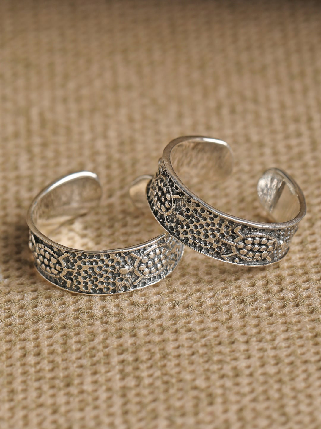 Clara Set Of 2 Oxidized 92.5 Sterling Silver Tortoise-Charm Toe Rings
