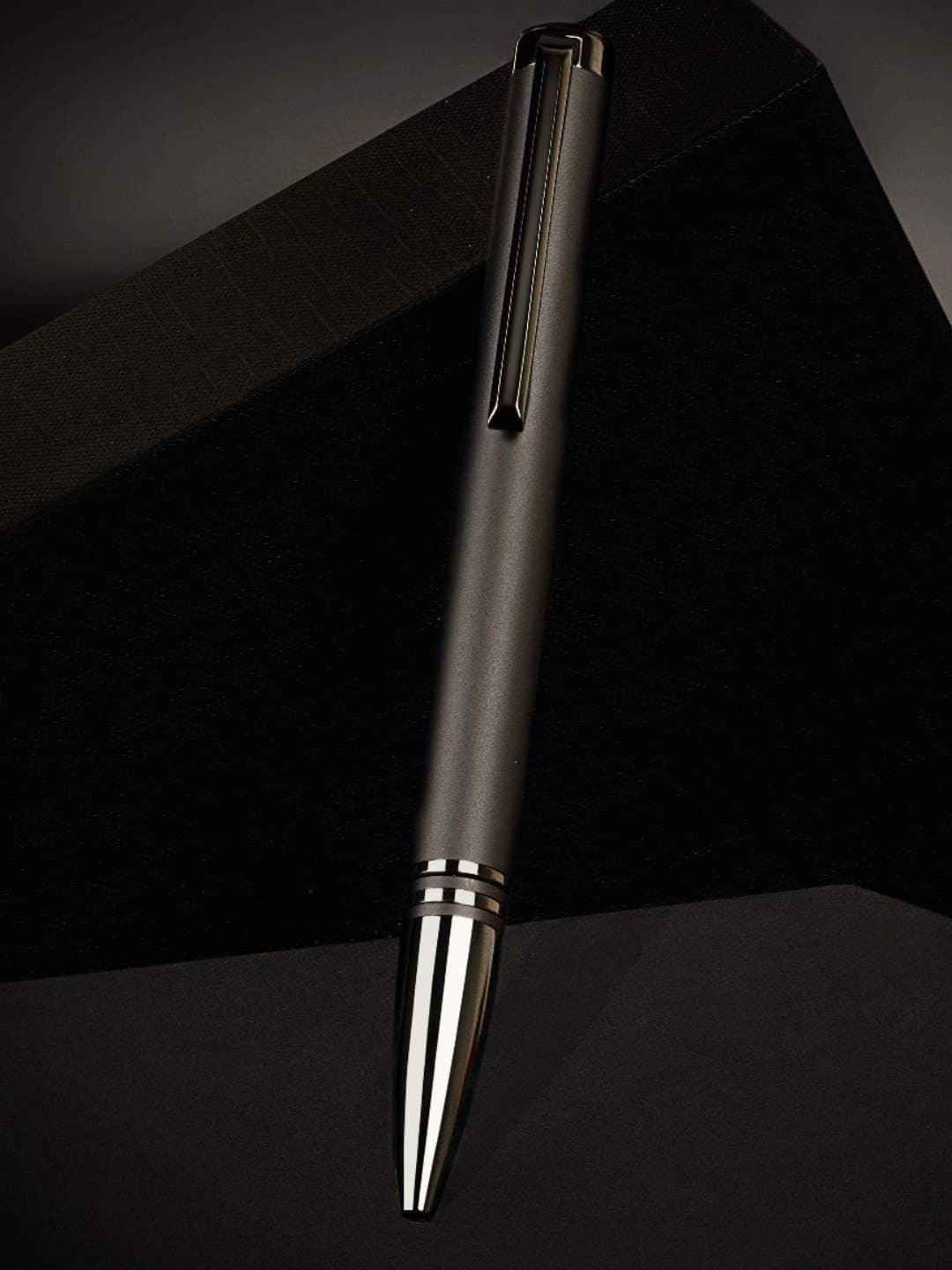 Lapis Bard Matte Black Contemporary Torque Ballpoint Pen