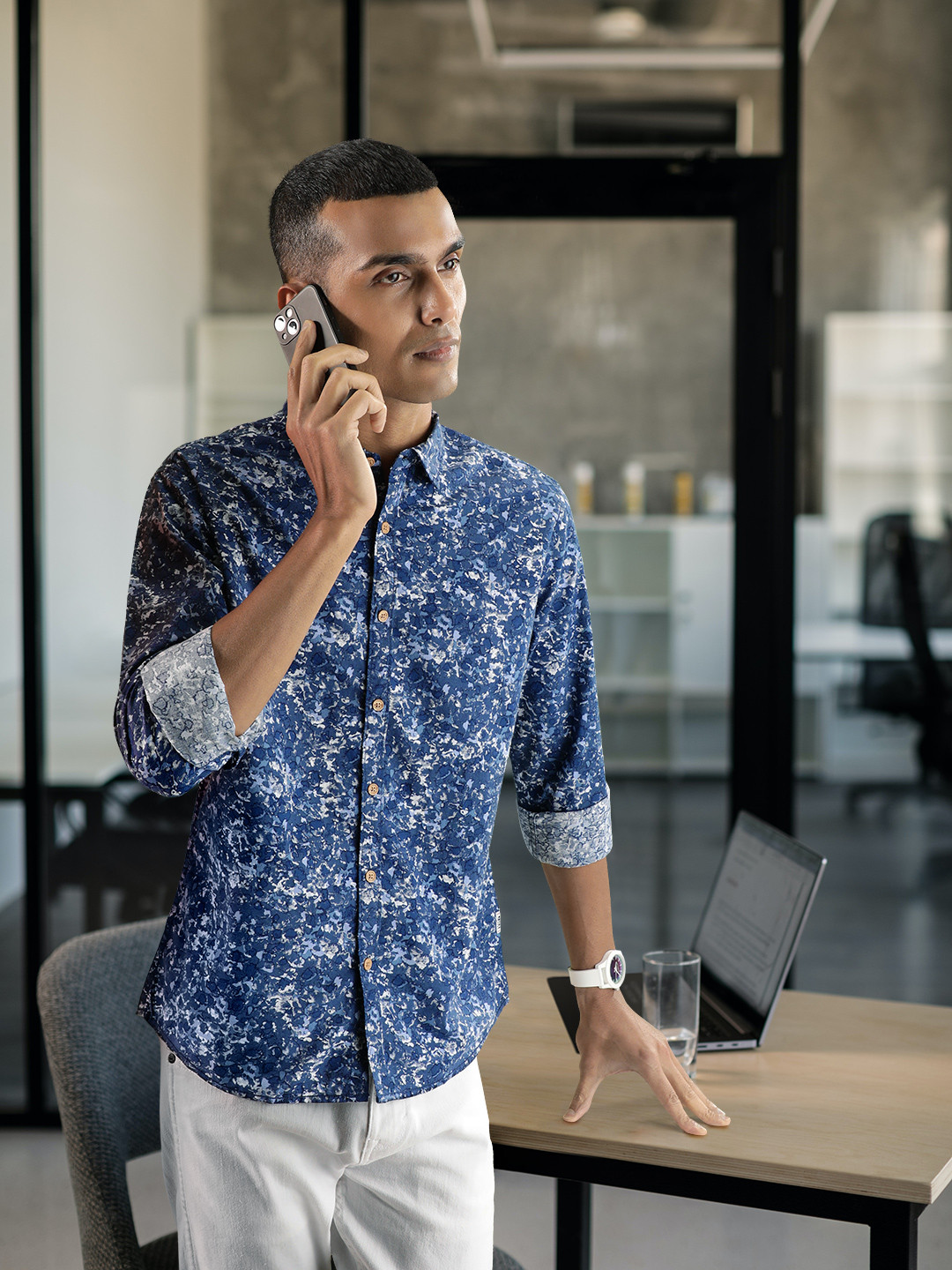 BEAT LONDON by PEPE JEANS Men Blue And White Slim Fit Printed Pure Cotton Casual Shirt