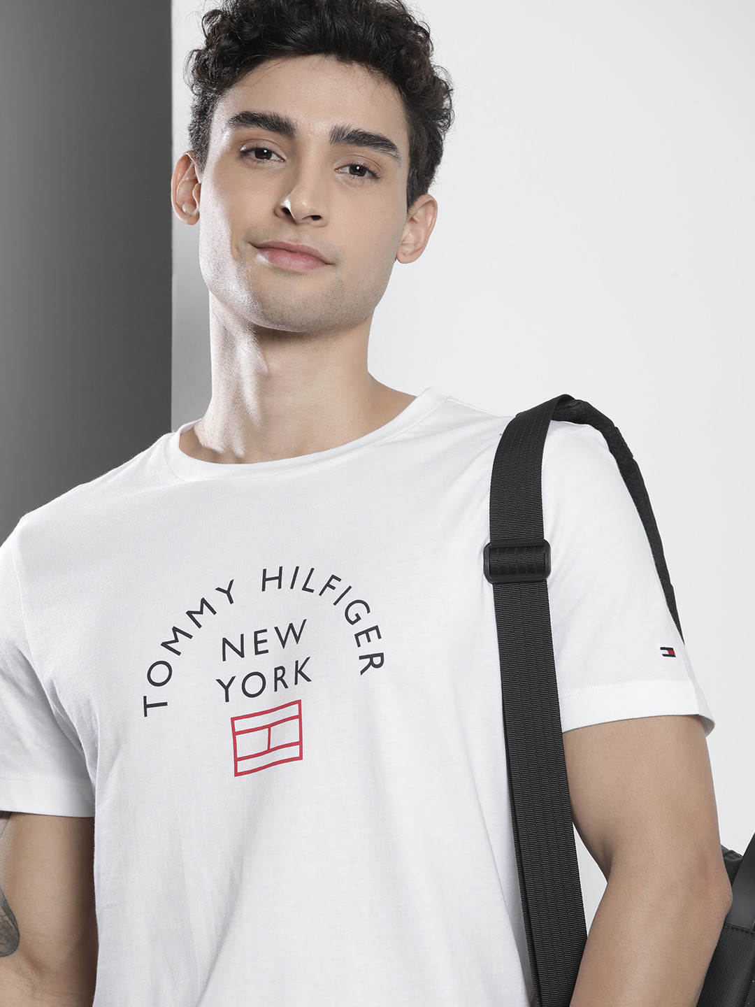 Tommy Hilfiger Men White & Black Typography Printed Pure Cotton Slim Fit T-shirt