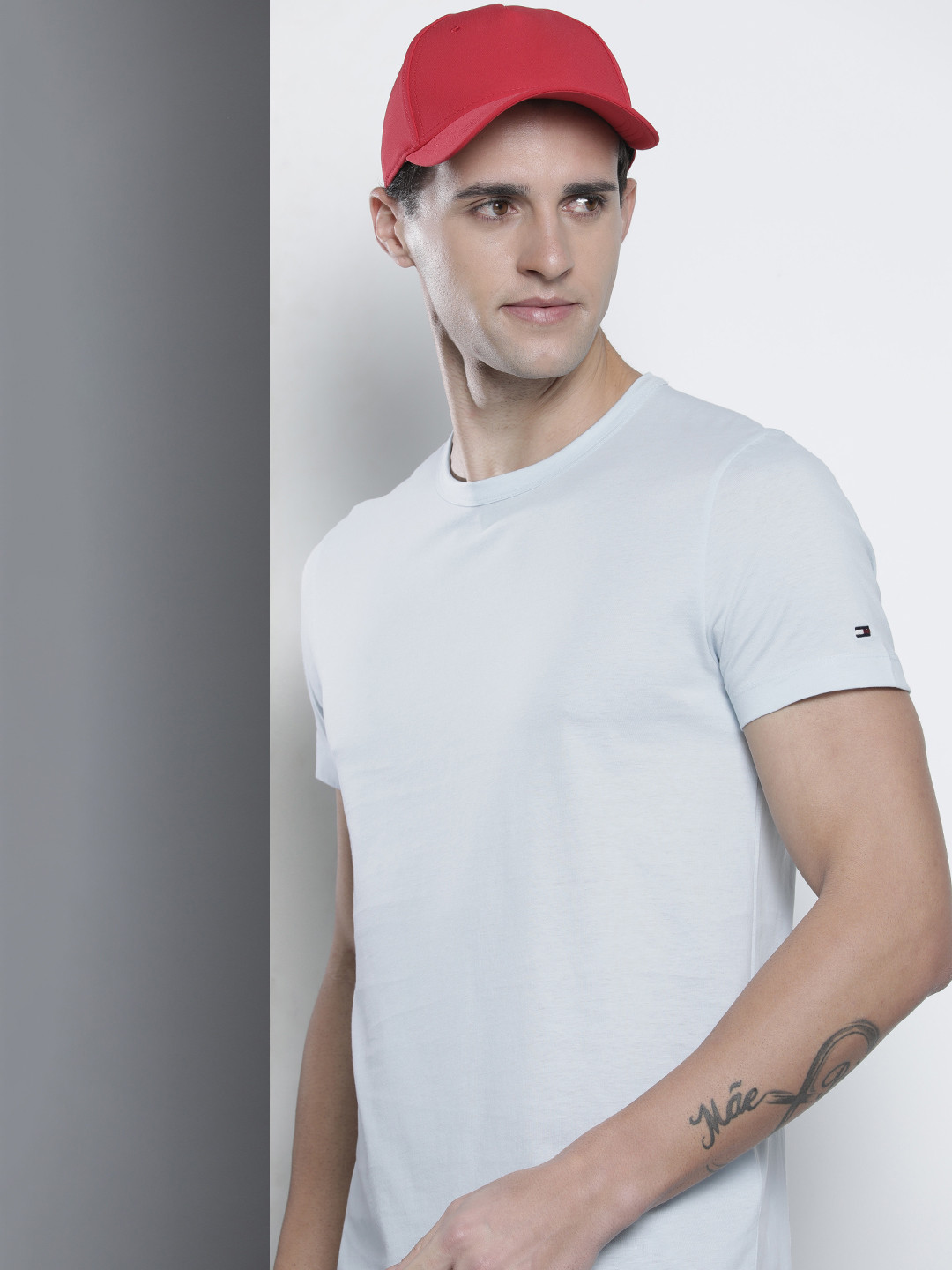 Tommy Hilfiger Men Light Blue Solid Pure Cotton Slim Fit Casual T-shirt