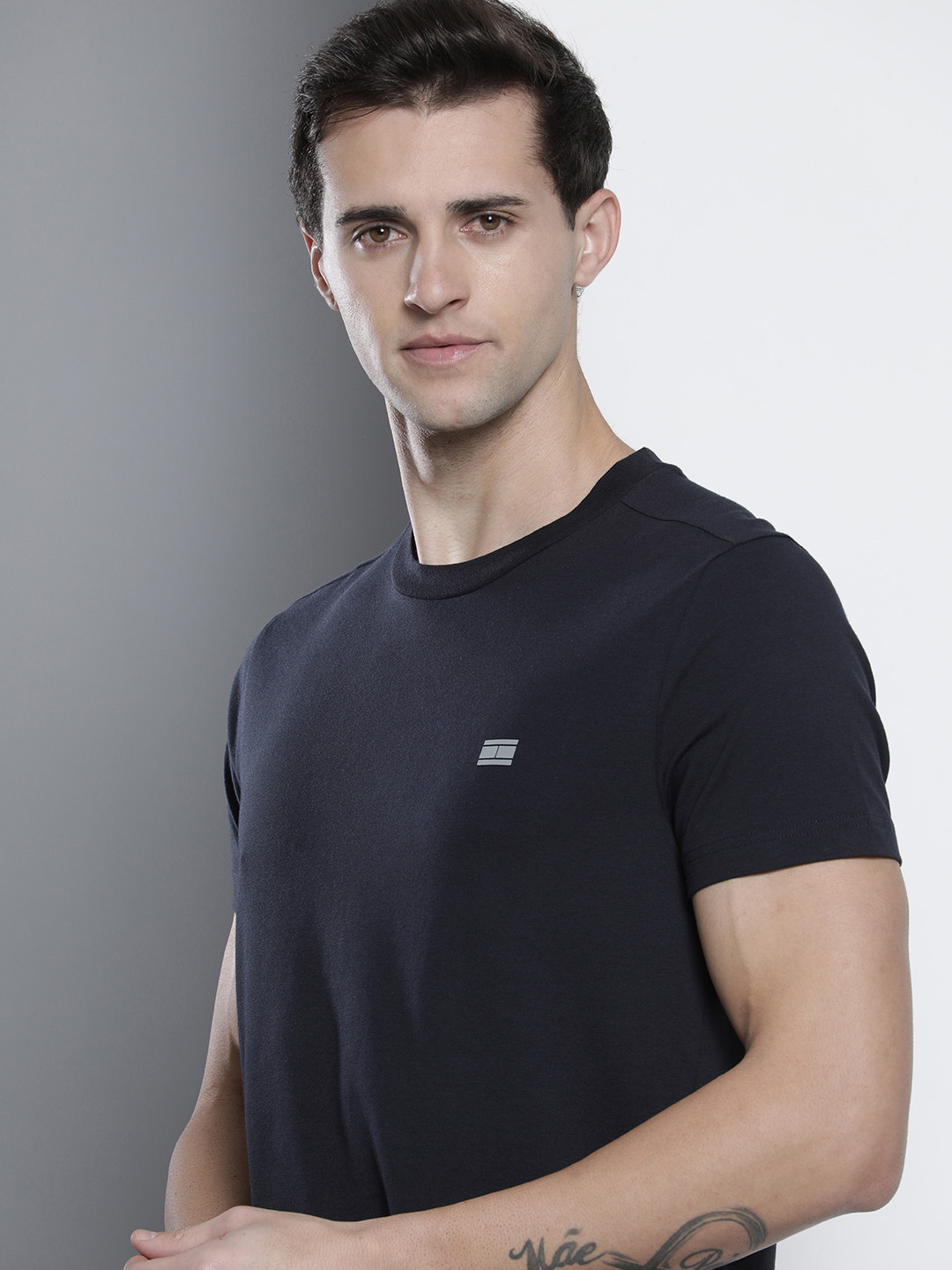 Tommy Hilfiger Men Navy Blue T-shirt