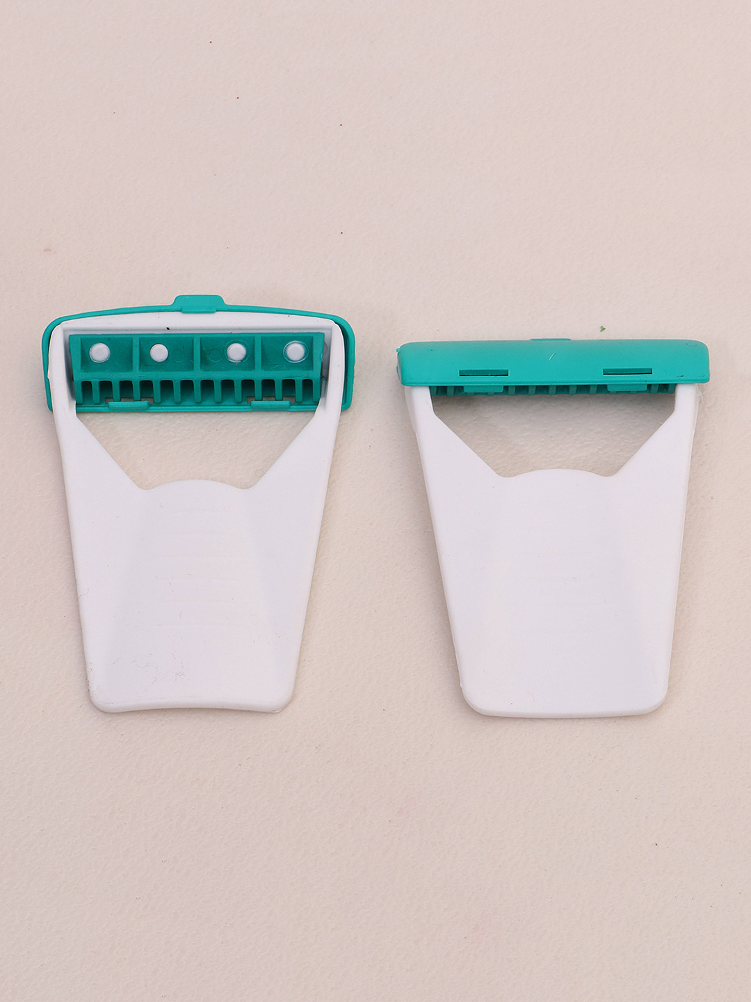 SurgPrep Set Of 50 Green & White Disposable Hair Removal Razors