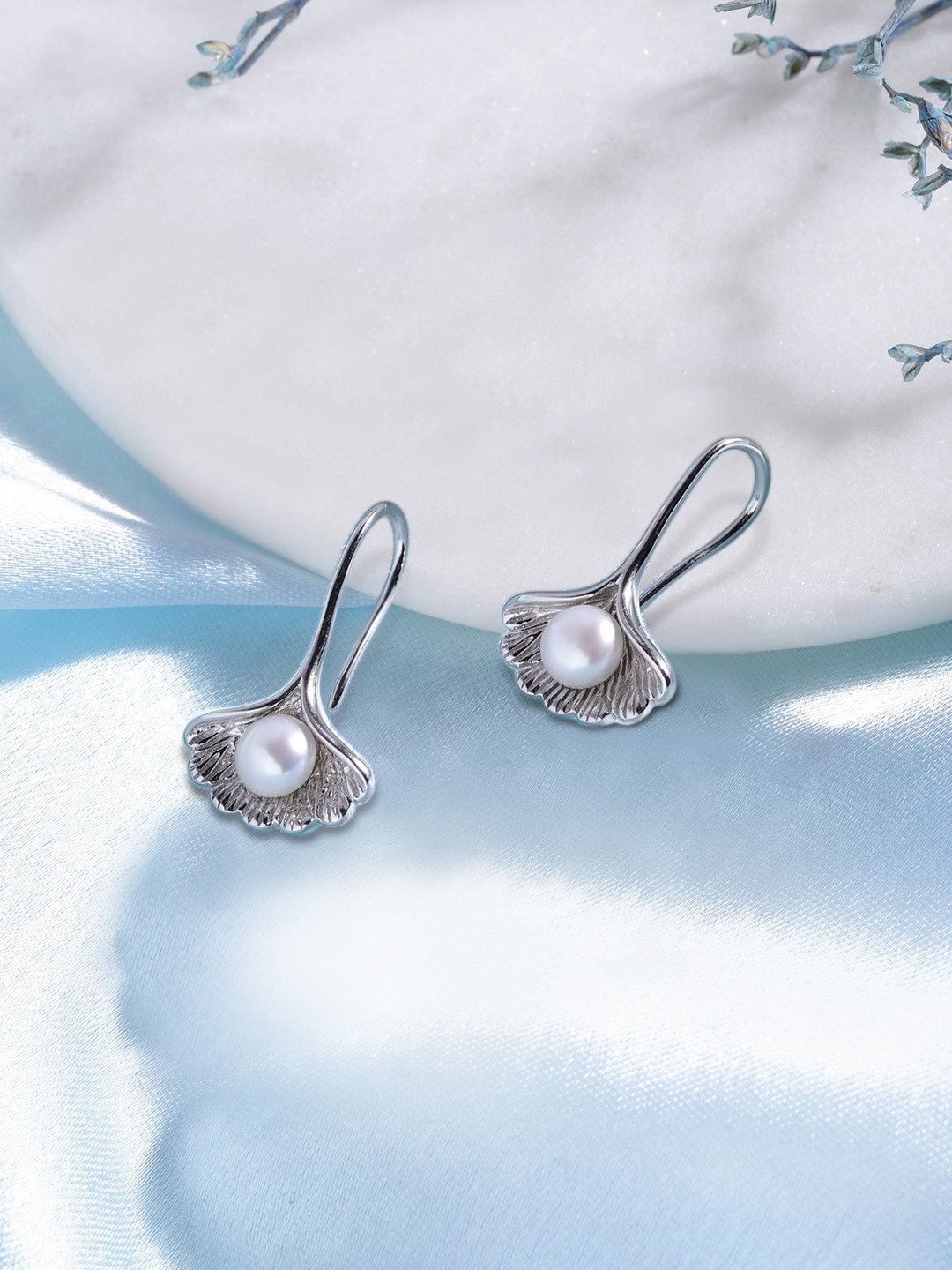 Zavya White White 925 Sterling Silver Rhodium-Plated Shell and Pearl Spherical Earrings