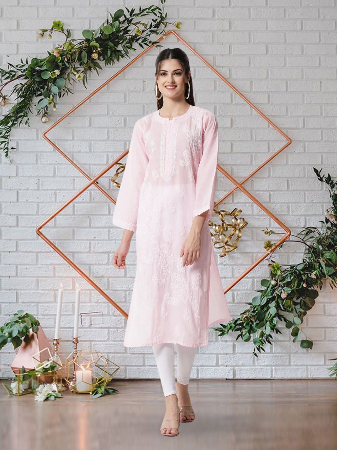 PARAMOUNT CHIKAN Women Pink Chikankari Kurta
