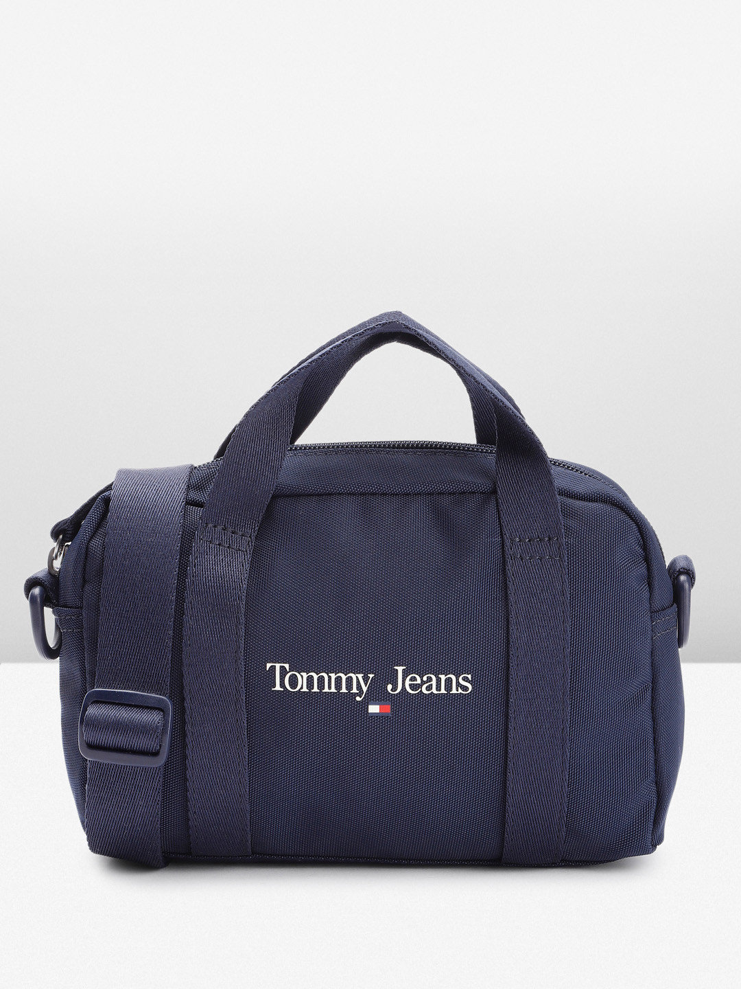 Tommy Hilfiger Brand Logo Handheld Bag