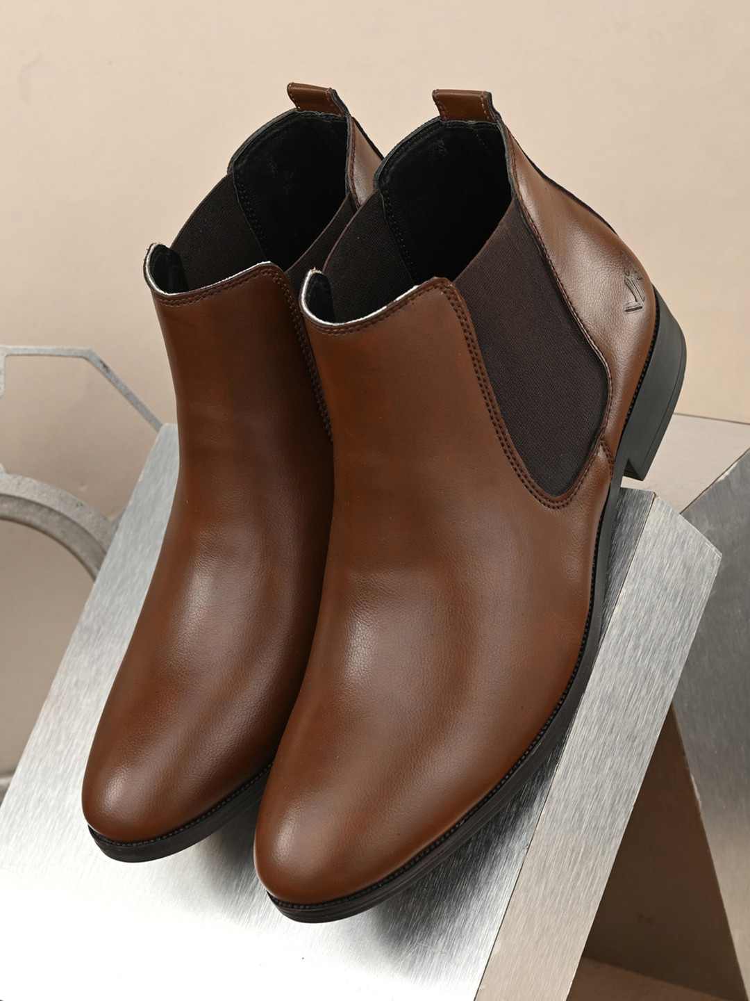 VIV Men Brown Solid Chelsea Boot