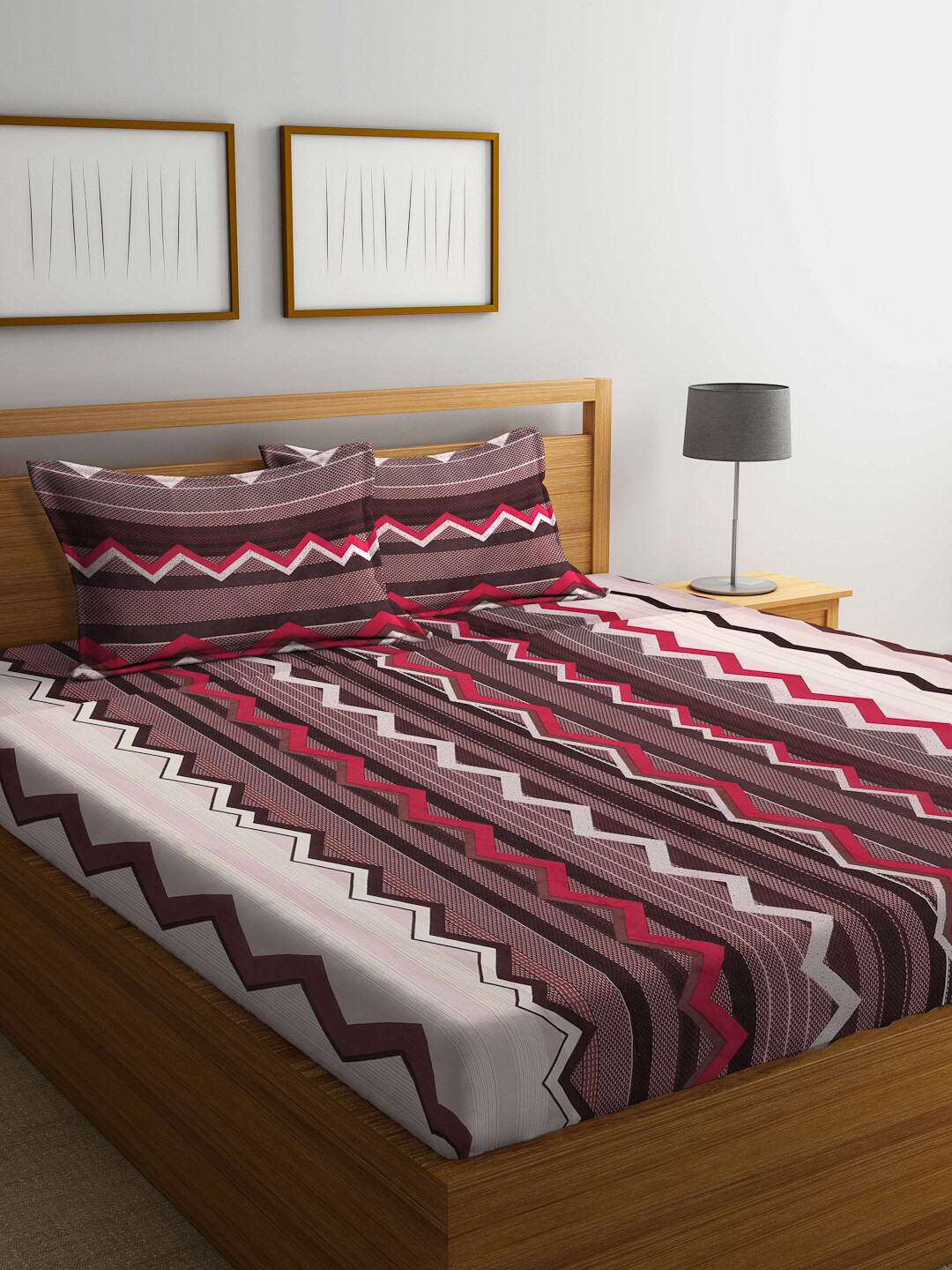 Arrabi Brown Chevron Cotton 300 TC Fitted King Fine Bedsheet with 2 Pillow Covers-98 x 87 inches