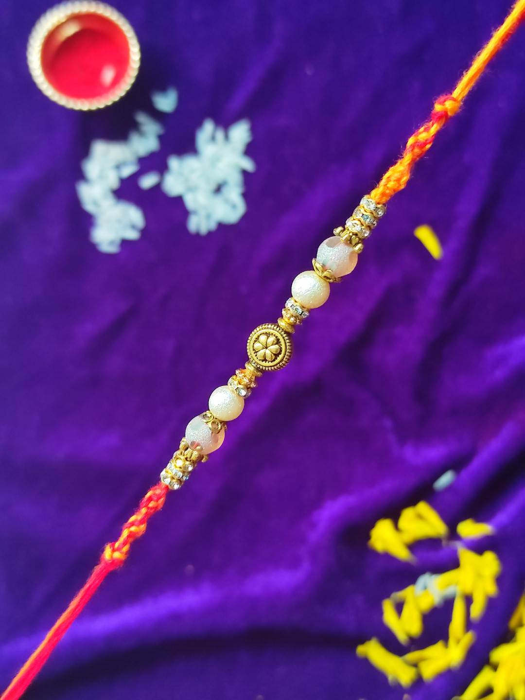 CRAYTON Men Multi Color Rustic Round Dial Leaf Rakhi