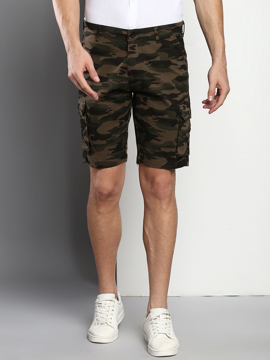 Dennis Lingo Men Olive Green Camouflage Printed Slim Fit Cargo Shorts