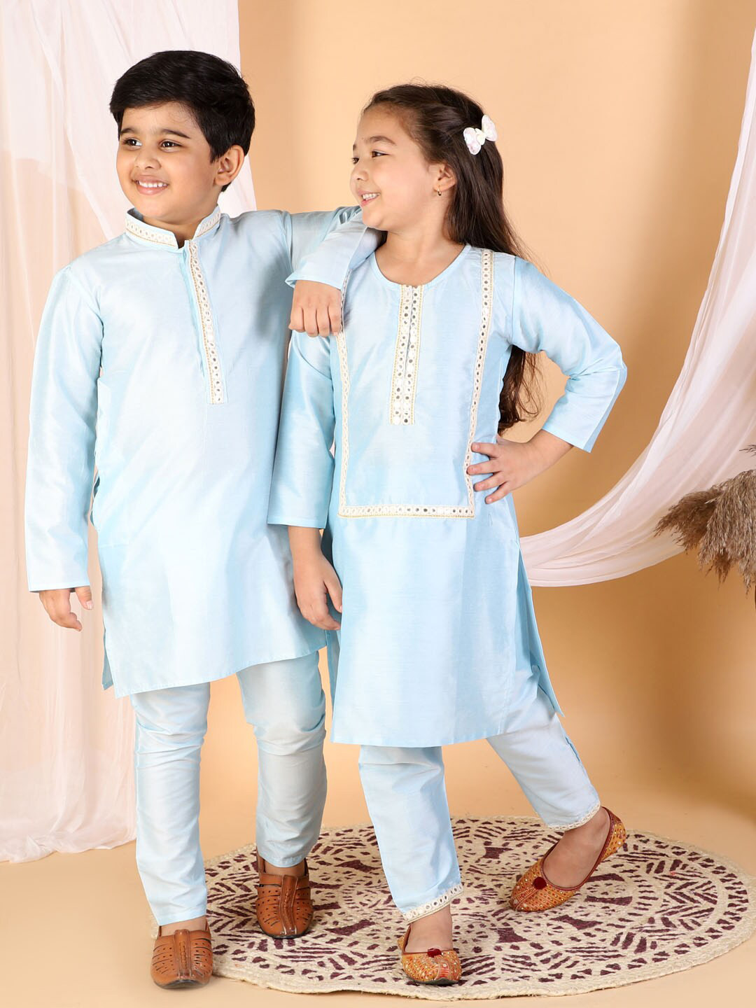 VASTRAMAY Girls Blue Embroidered Mirror Work Kurta And Pant Set