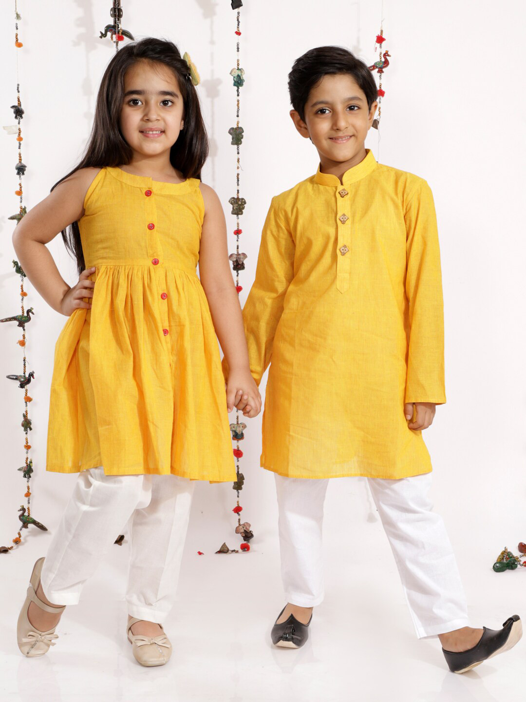 VASTRAMAY Girls Mustard Yellow Pure Cotton Kurta And Straight Pant