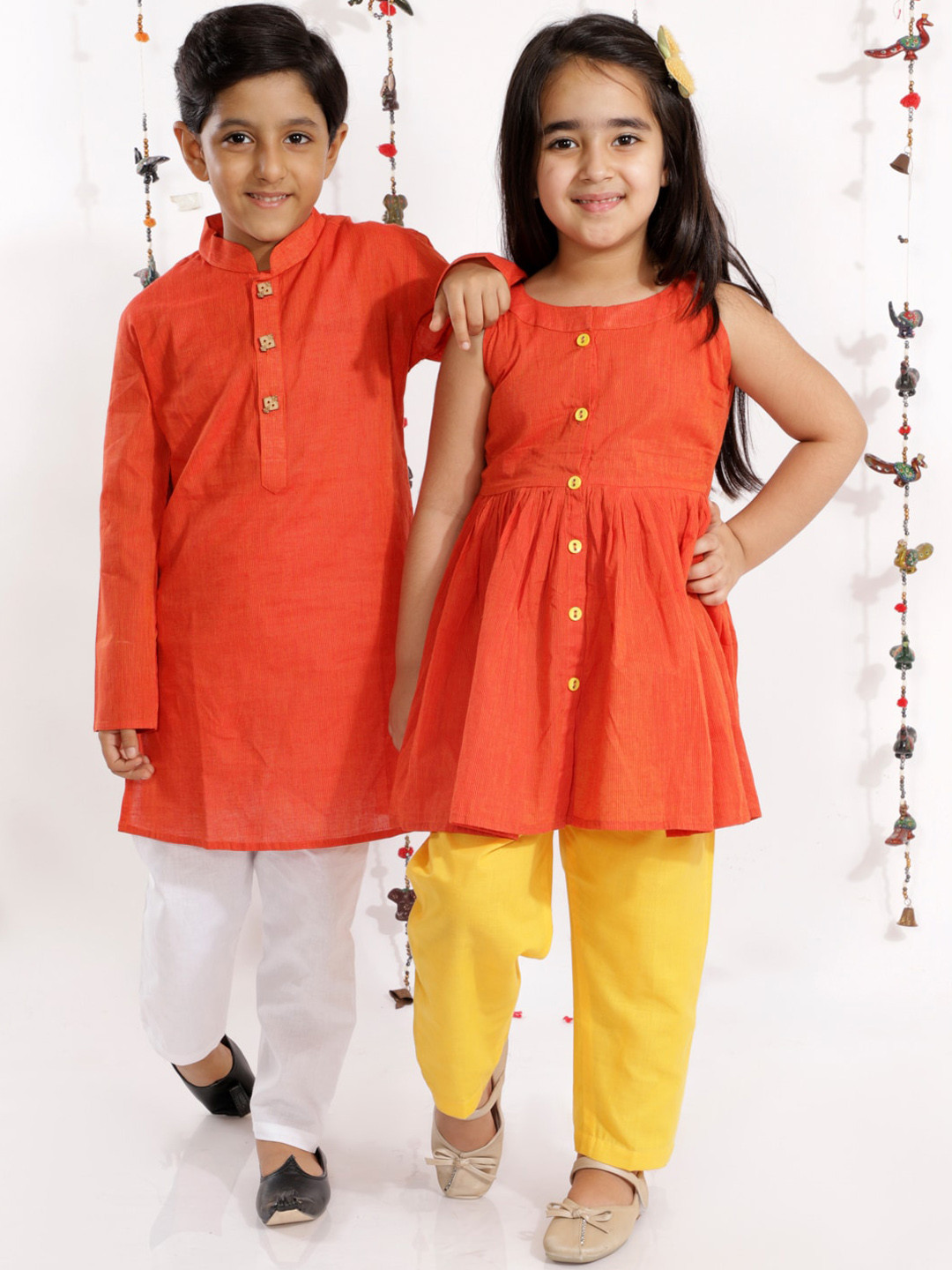 VASTRAMAY Girls Red Pure Cotton Kurta And Straight Pant
