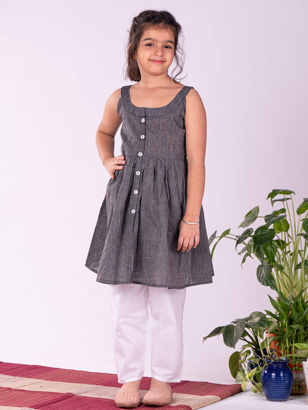 VASTRAMAY Girls Black Pure Cotton Kurta And Straight Pant Set
