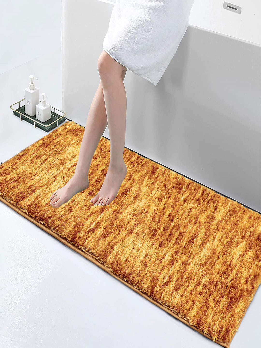 LUXEHOME INTERNATIONAL Gold Toned Solid 1700 GSM Bath Rug