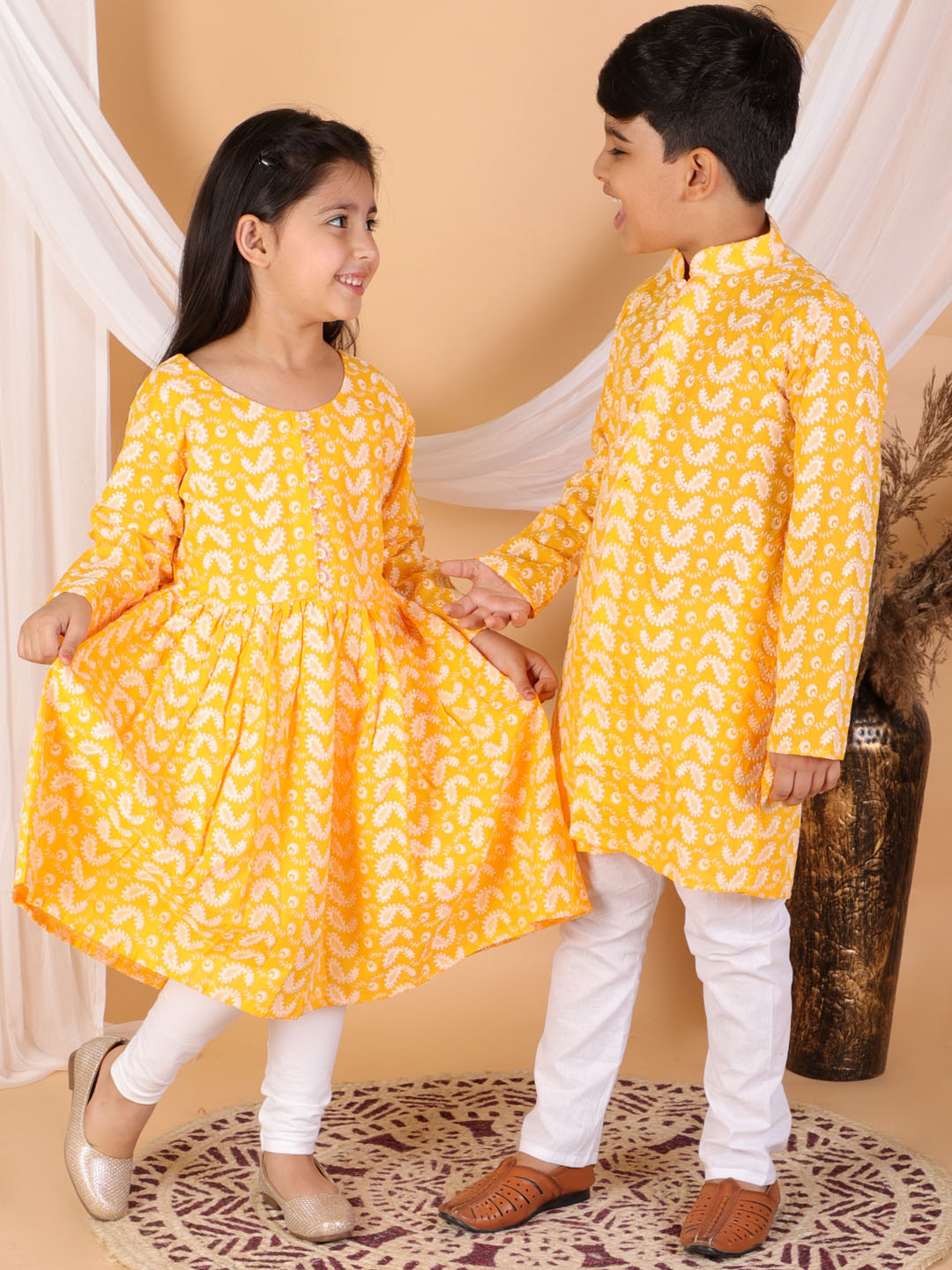 VASTRAMAY Girls Orange & White Chikankari Embroidered Pure Cotton Kurta with Leggings
