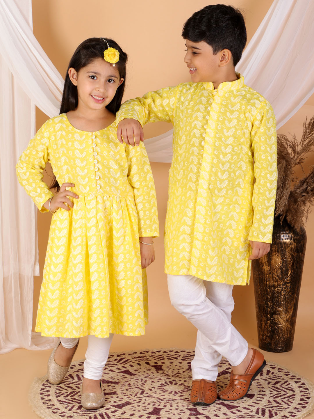VASTRAMAY Girls Mustard Yellow Chikankari Cotton Kurta And Leggings