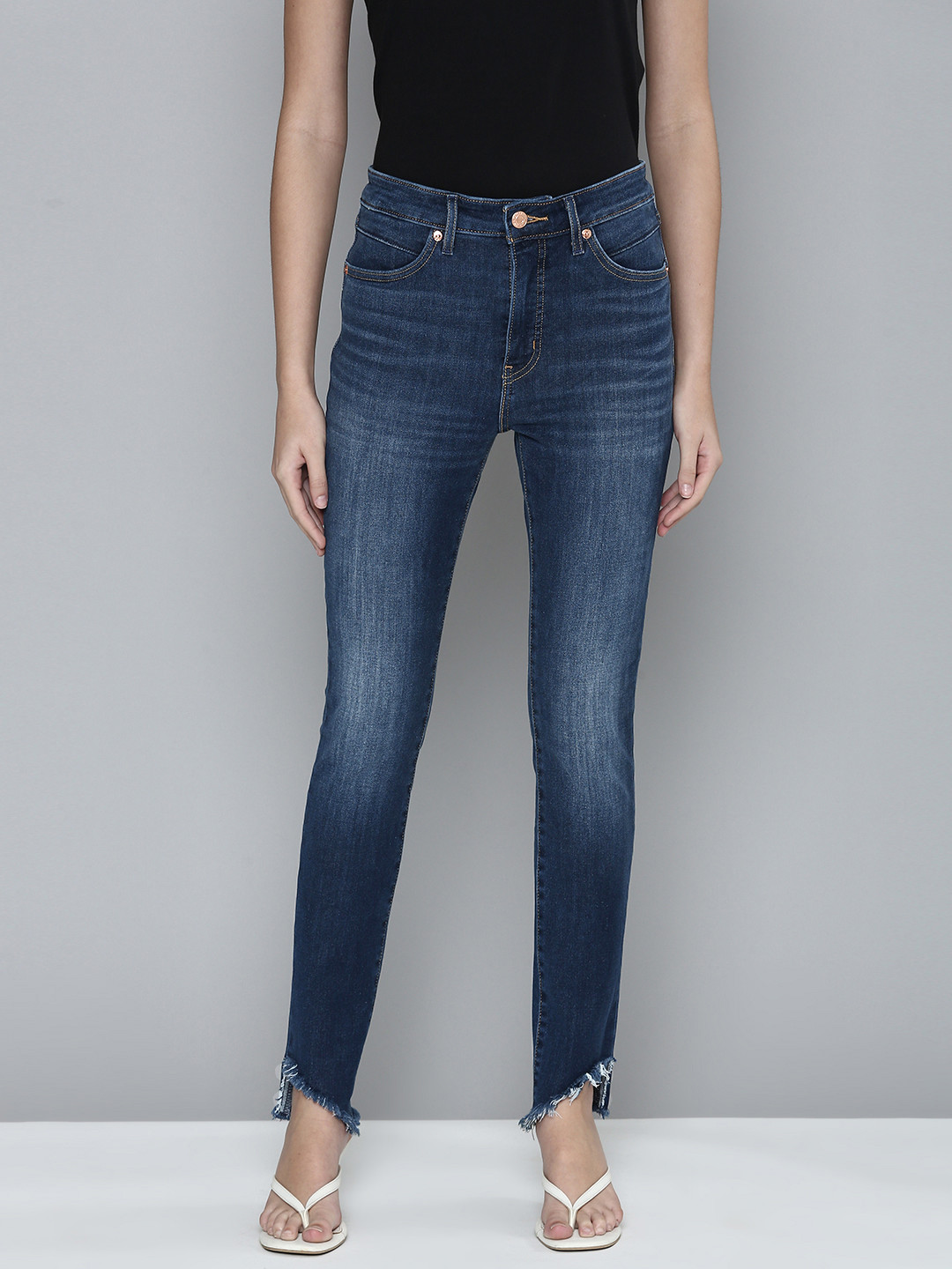 Levis Women Revel Shaping High-Rise Skinny Stretchable Jeans With Frayed Hem