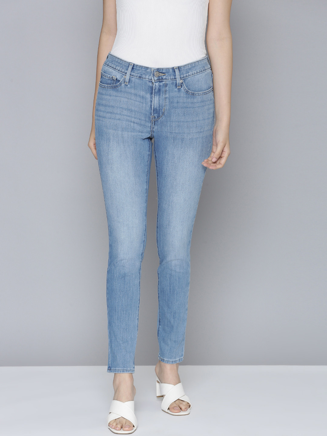 Levi's Women's 711 Light Blue Skinny-Fit Mid-Rise Light Fade Stretchable Jeans