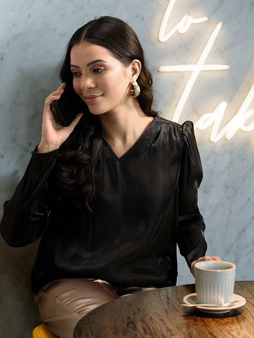 Levis Black Solid Puff Sleeve Sheen Top