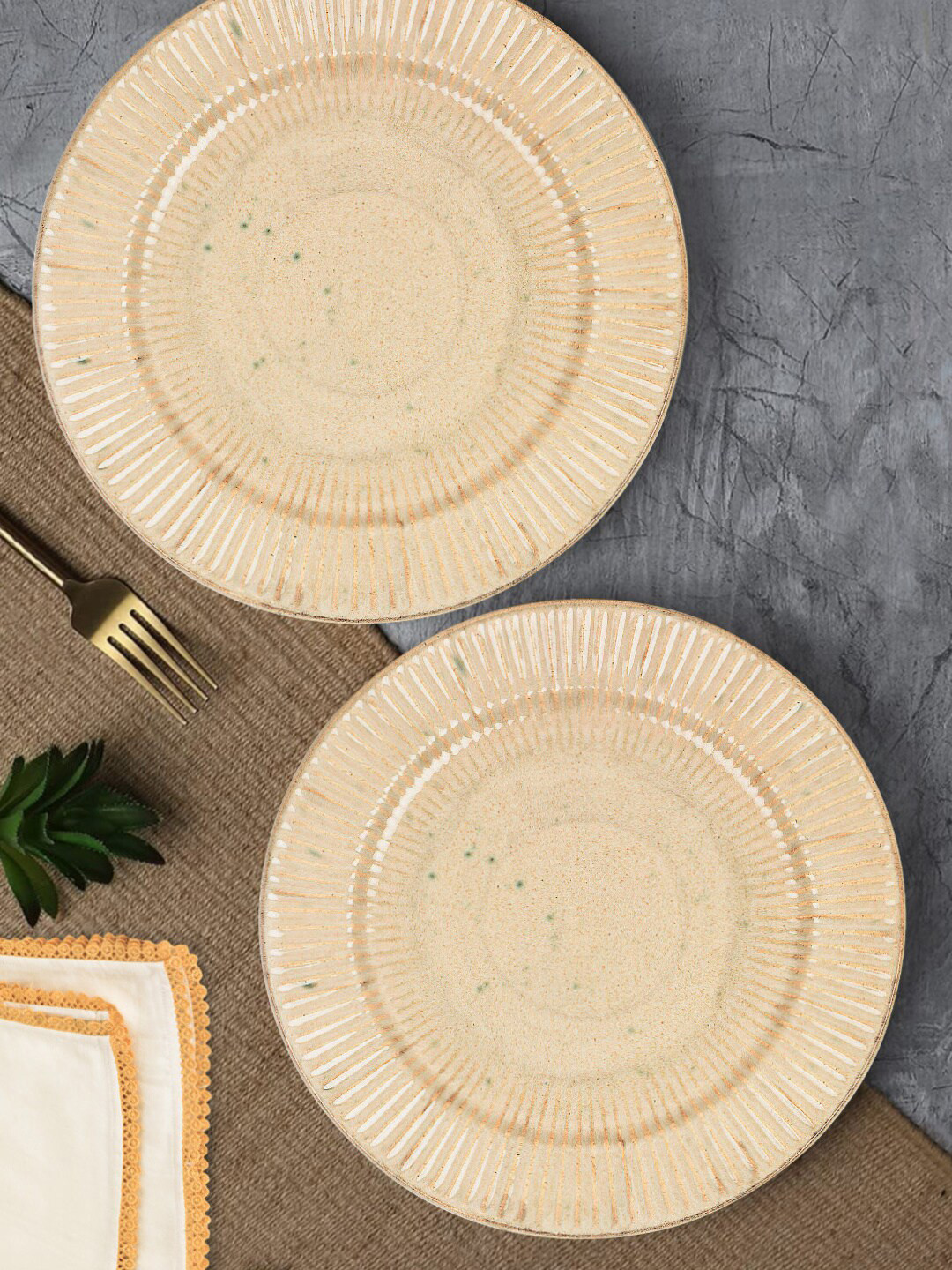 StyleMyWay Beige 4Pieces 0f Ribbed Dishwasher & Microwave safe Ceramic Plates with Napkins