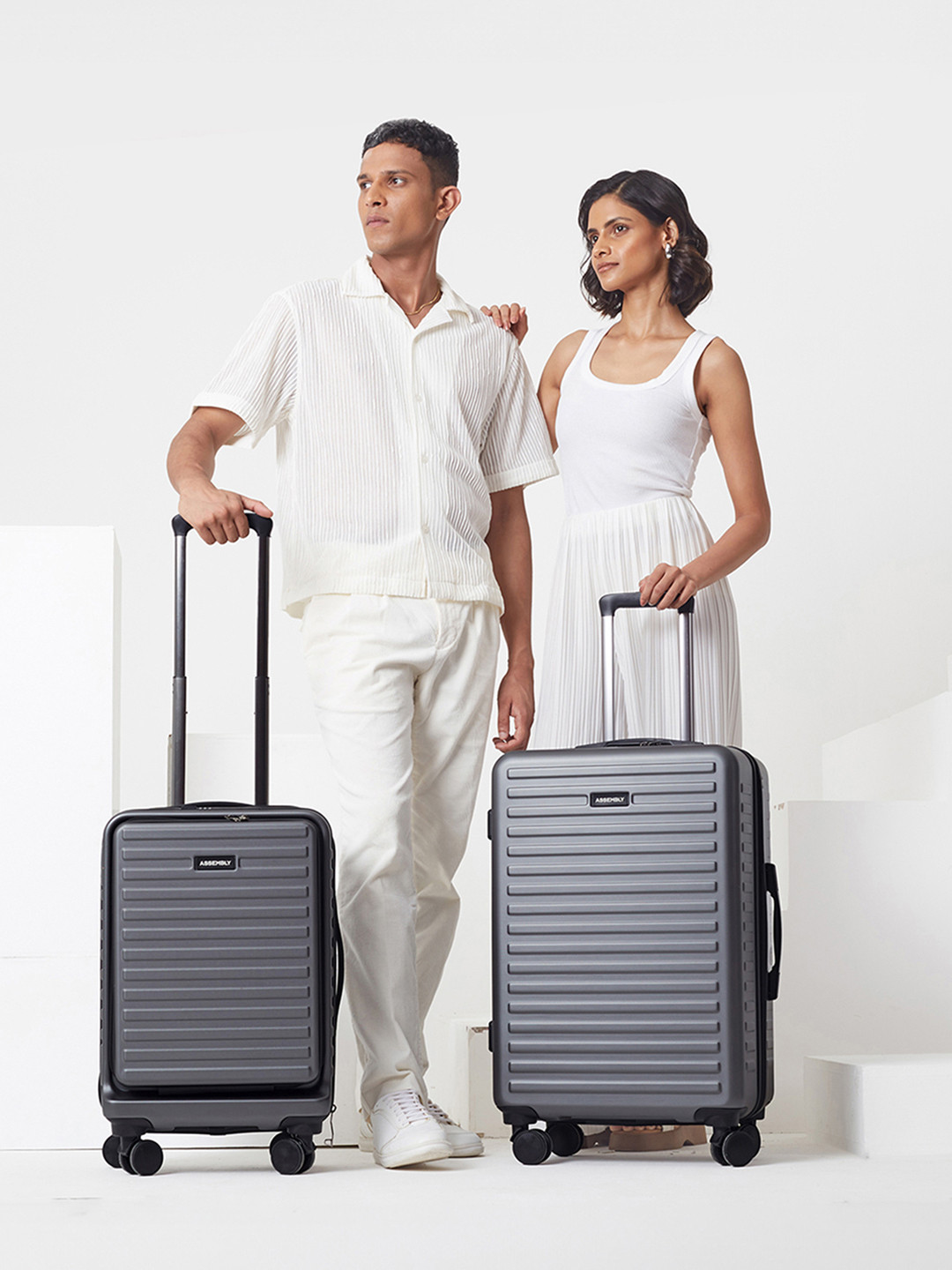 Assembly Set Of 2 Textured Hard Cabin-Sized Medium-Sized Trolley Bags 40L 60L